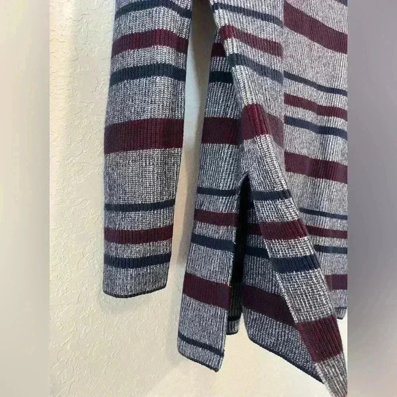 Two by Vince Camuto Red and Blue Scoop V neck Long Knit Sweater Womens Sz Medium - Picture 3 of 7